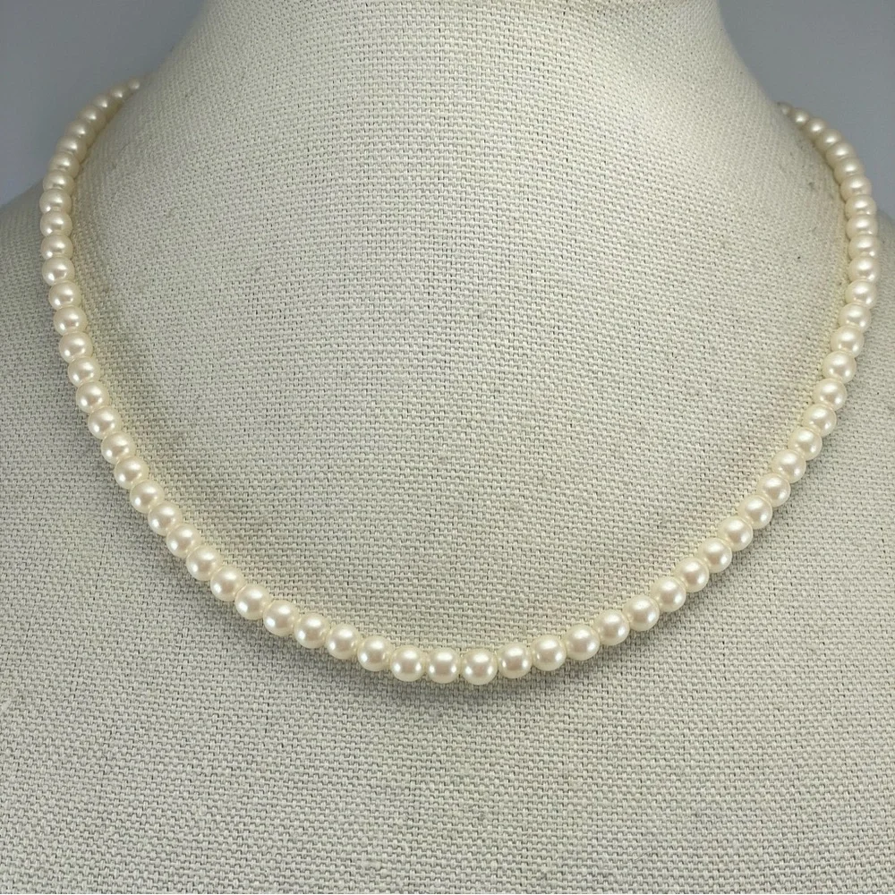 Vintage Avon Off White Glass Pearl Beaded Gold Tone Spring Clasp Necklace Bridal - Picture 3 of 8
